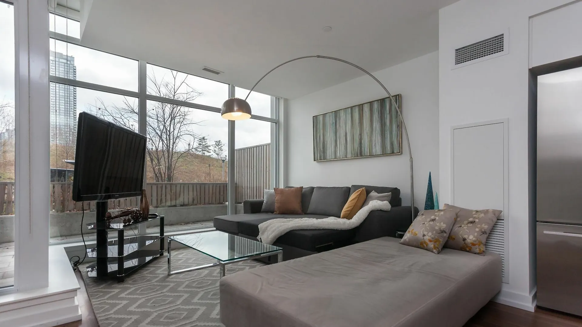 Applewood Suites - Condo Townhome Toronto Canada