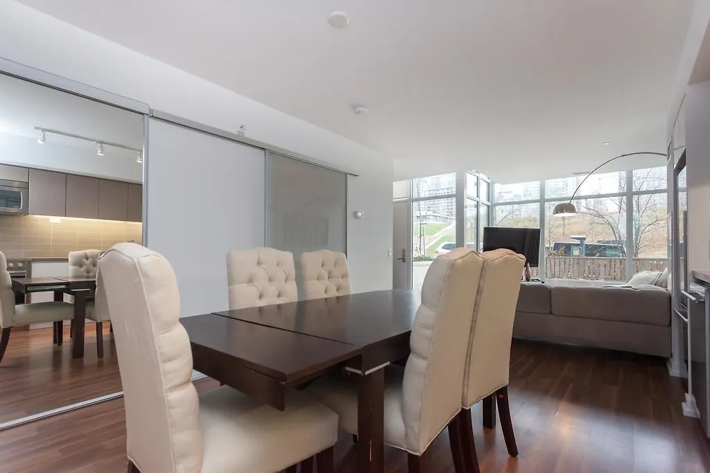 Applewood Suites - Condo Townhome Toronto 0*,  Canada