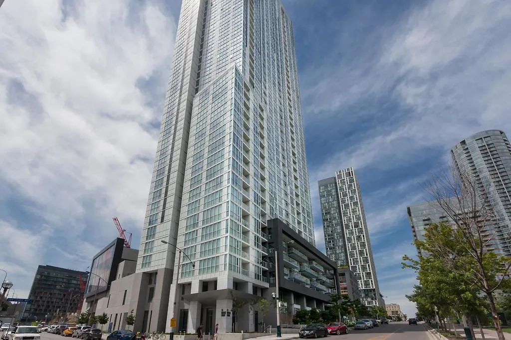 Applewood Suites - Condo Townhome Toronto Apartment
