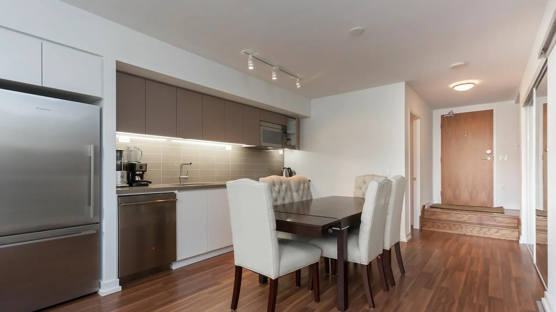 Applewood Suites - Condo Townhome Toronto 0*,  Canada